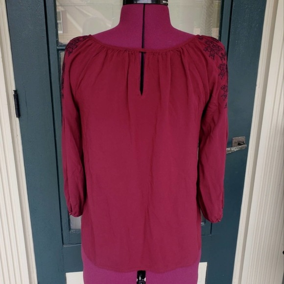 American Eagle Burgundy Boho 3/4 Sleeve Embroidered Lace Up Top sz S - Picture 4 of 6